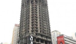 大学生爆料烂尾楼视频,工程烂尾，业主权益受损